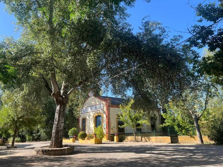 Apartamento para 11 personas, con Terraza además de Jardín y Piscina en Villacarrillo