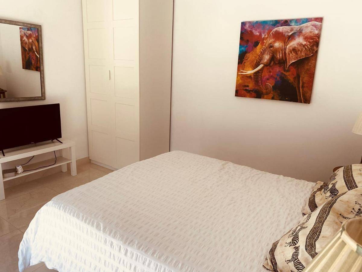 Queen Room with Pool View in Montequinto, Dos Hermanas