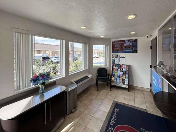 Apartamento entero, 1 cama tamaño queen | Suite, para fumadores, con microondas in Riverside, Riverside County