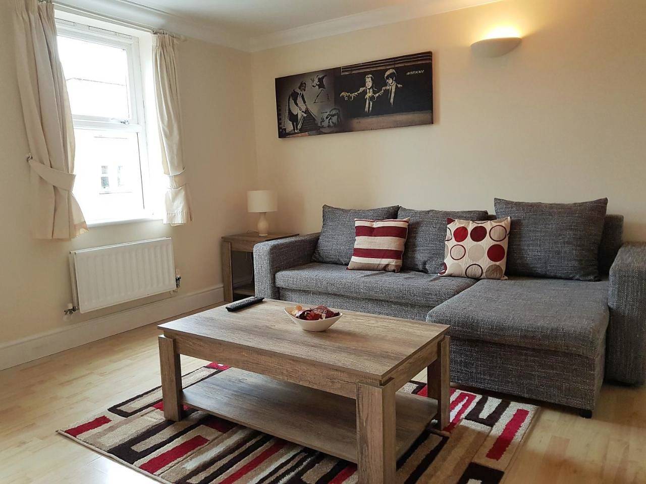 Entire apartment, Standard Apartment in Swindon, North Wessex Downs