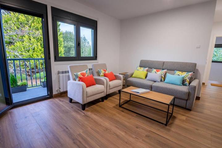 Apartamento para 4 personas, con Balcón y Terraza además de Jardín y Vistas en Sober