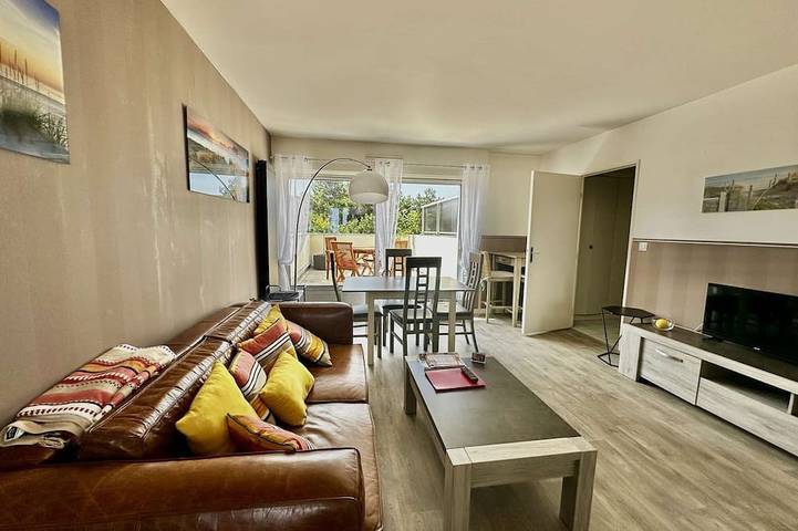 Appartement entier, La mouette rieuse, terrasse, vue mer, accès plage in Saint-Aubin-sur-Mer (Calvados), Région de Caen
