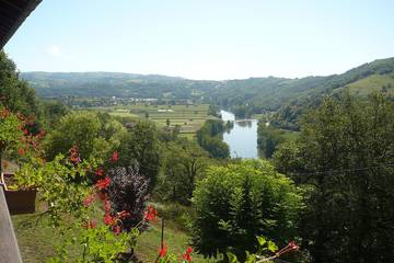 Gîte pour 5 personnes, avec jardin et terrasse à Livinhac-le-Haut