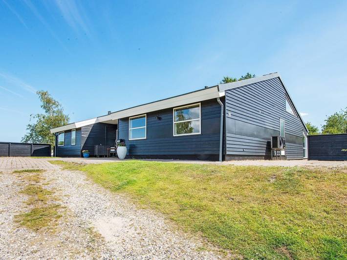 Ferienhaus für 12 Personen, mit Terrasse und Kinderpool sowie Pool und Sauna in Lyngsbæk Strand - 2
