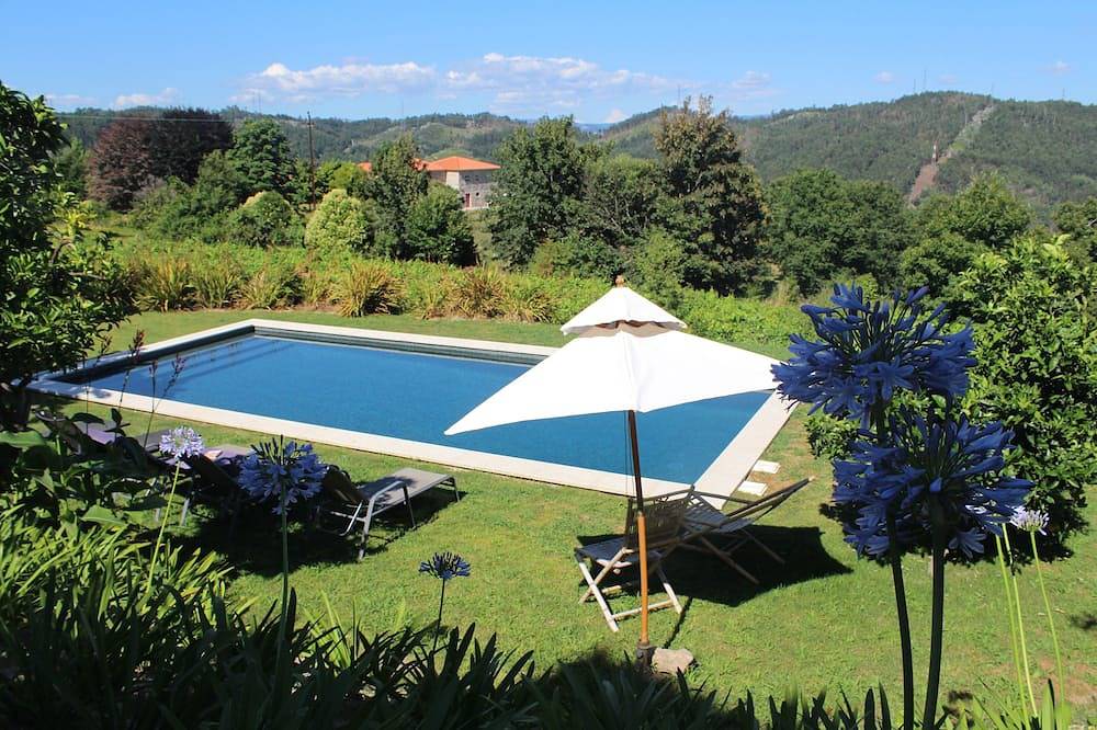 Casa vacanza a Ave a partire da 382€ a notte