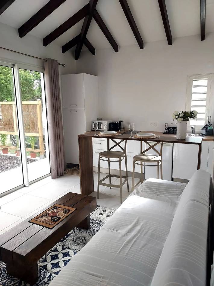Entire apartment, Apartment in Ducos — 35 m² with garden in Dikos, Martinique