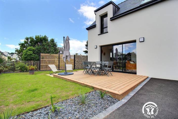 Gîte pour 4 personnes, avec Jacuzzi ainsi que Terrasse et Jardin dans Kerhillio