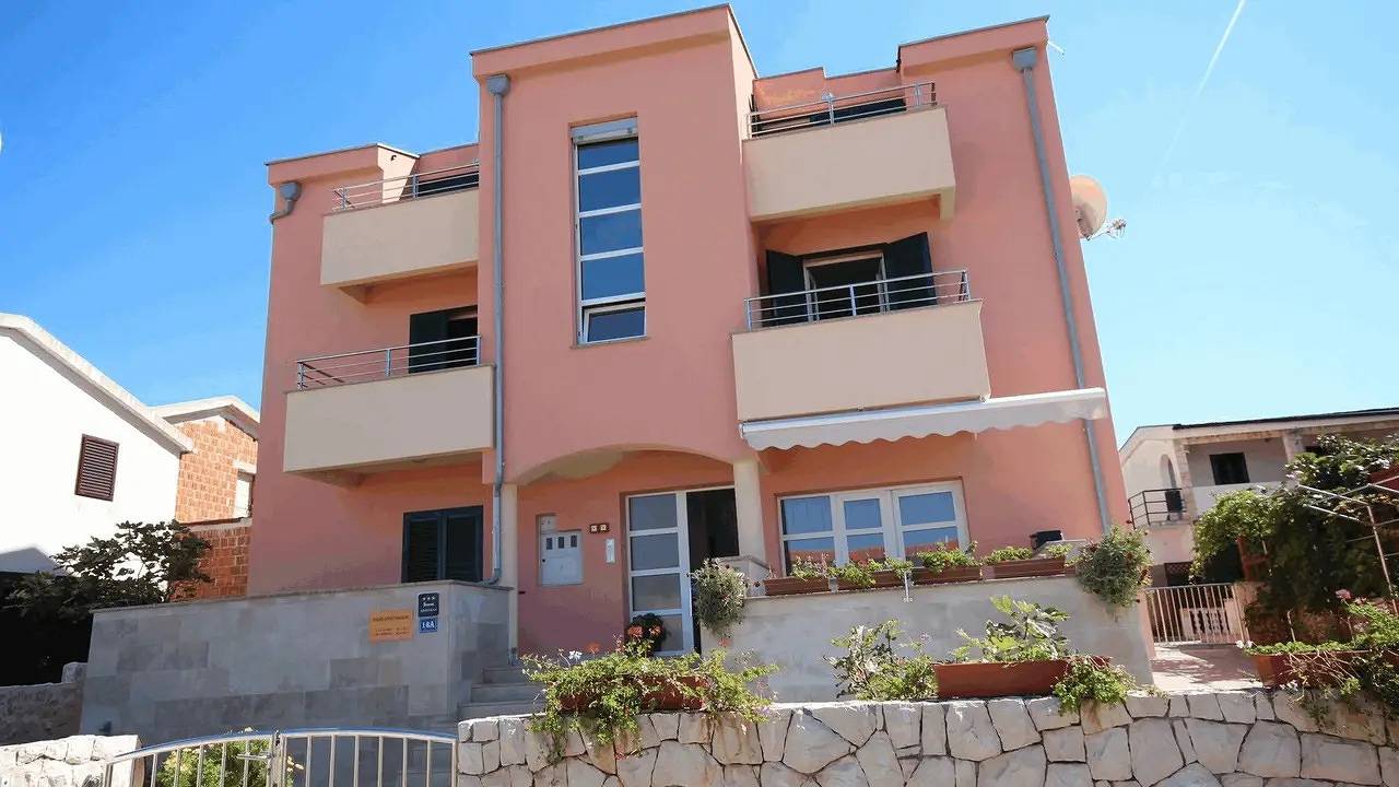 Appartamento vacanze a Vir a partire da 91€ a notte