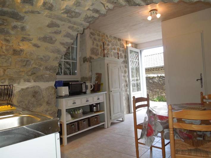 Location de vacances pour 2 personnes, avec jardin ainsi que terrasse et vue à Antraigues-sur-Volane - 2