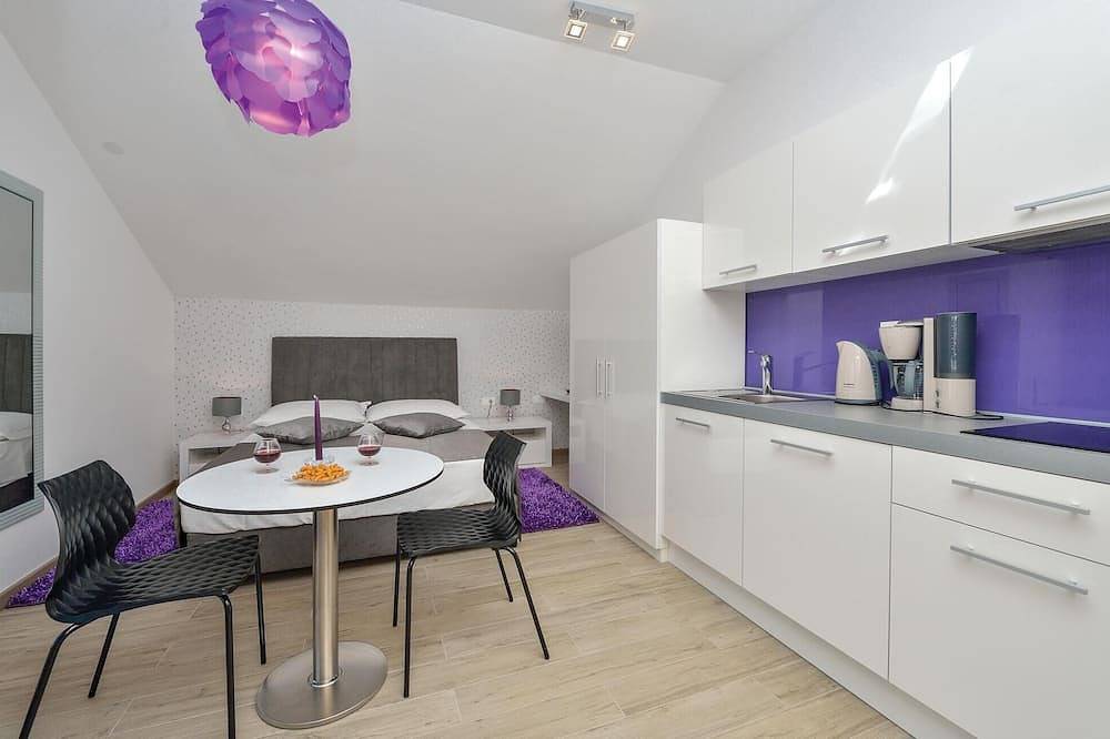 Entire apartment, Cozy apartment in Rogoznica with sauna in Rogoznica, Šibenik-Knin