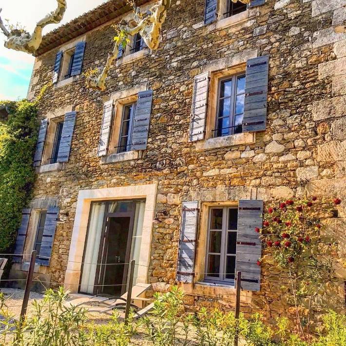 Location de vacances pour 4 personnes, avec piscine ainsi que vue et jardin à Oppède - 2