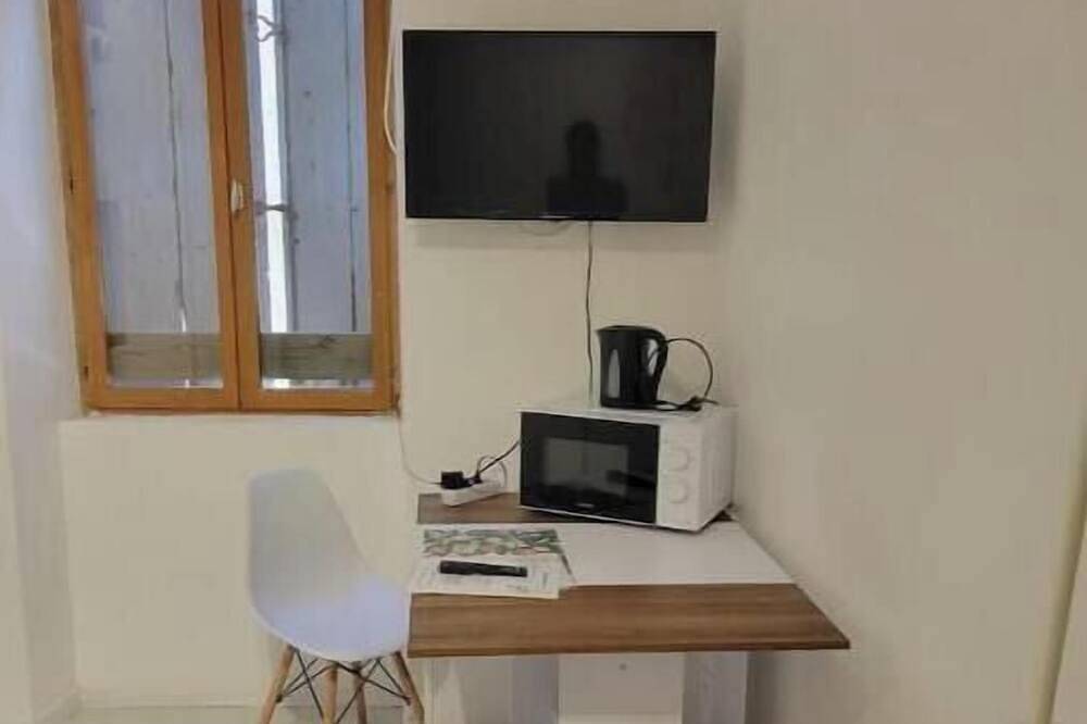 Ganze Wohnung, Studio 3: Cozy downtown studio •  Air conditioning, Wi-Fi, Tv in Bédarieux, Béziers und Umgebung