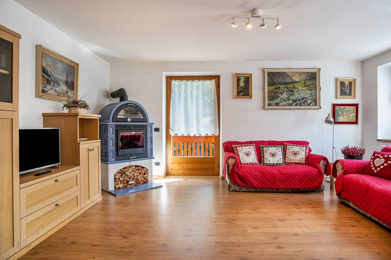 Ferienhaus 'Magda' mit Bergblick, privatem Garten und Balkon in Tesero, Fleimstaler Alpen