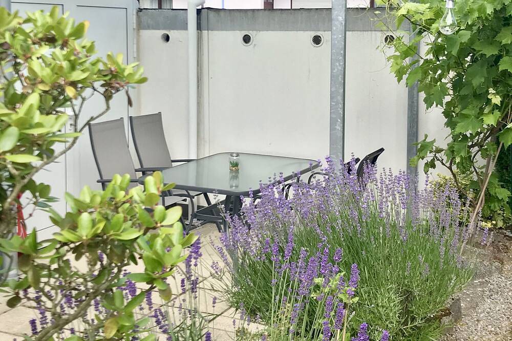 Ganze Wohnung, Schicke 2-Zimmer-Wohlfühloase mit Terrasse & Garten in Waldbronn in Waldbronn, Nordschwarzwald