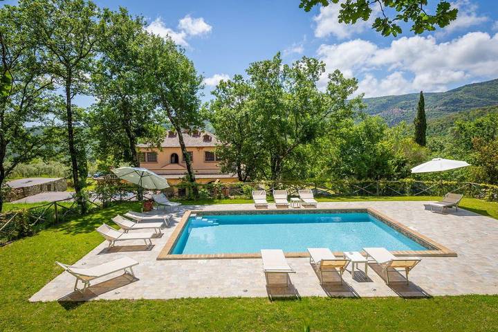 Casa vacanza per 15 persone, con giardino, con animali domestici in Sassetta