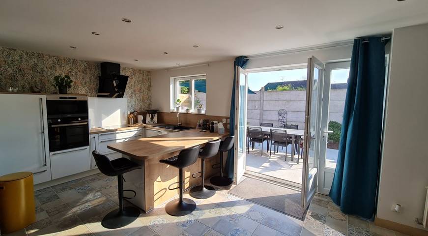 Gîte pour 11 personnes, avec terrasse et jardin à Chemy