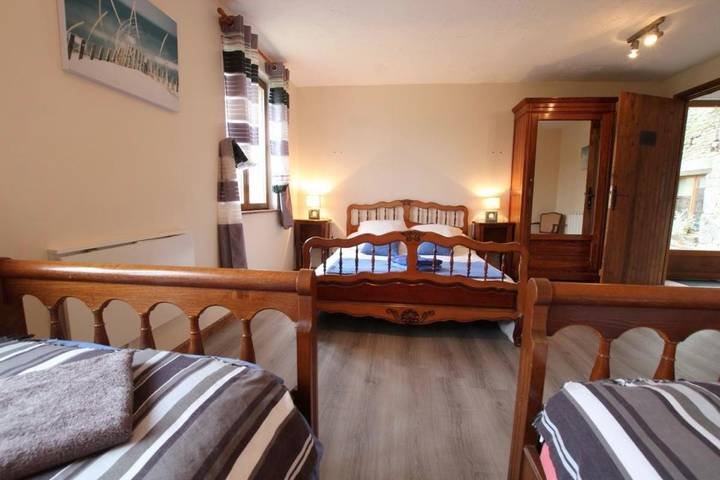 Location de vacances pour 2 personnes, avec jardin et terrasse, animaux acceptés à Montaigu-les-Bois - 2