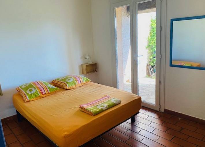 Gîte pour 3 personnes, avec piscine ainsi que terrasse et jardin, animaux acceptés dans le Var - 4