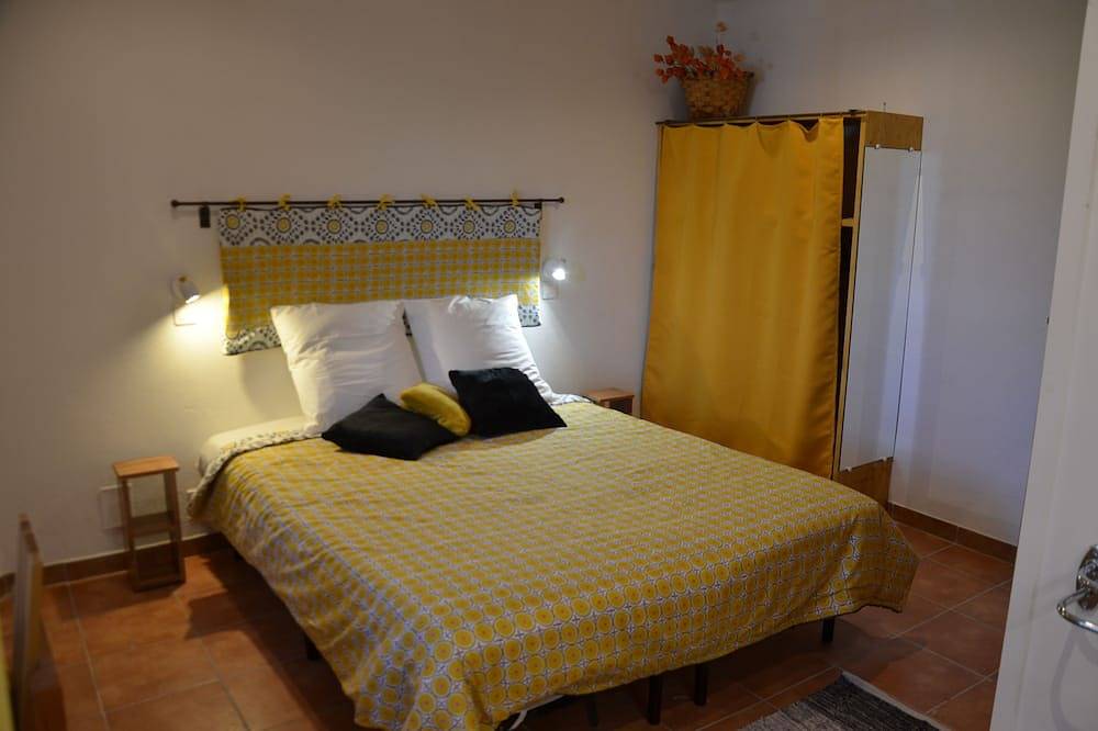 Petite Bastide Avec Belle Vue, Terrasse 90m2, Piscine Sans vis a vis in Villars, Parque natural regional del Luberon