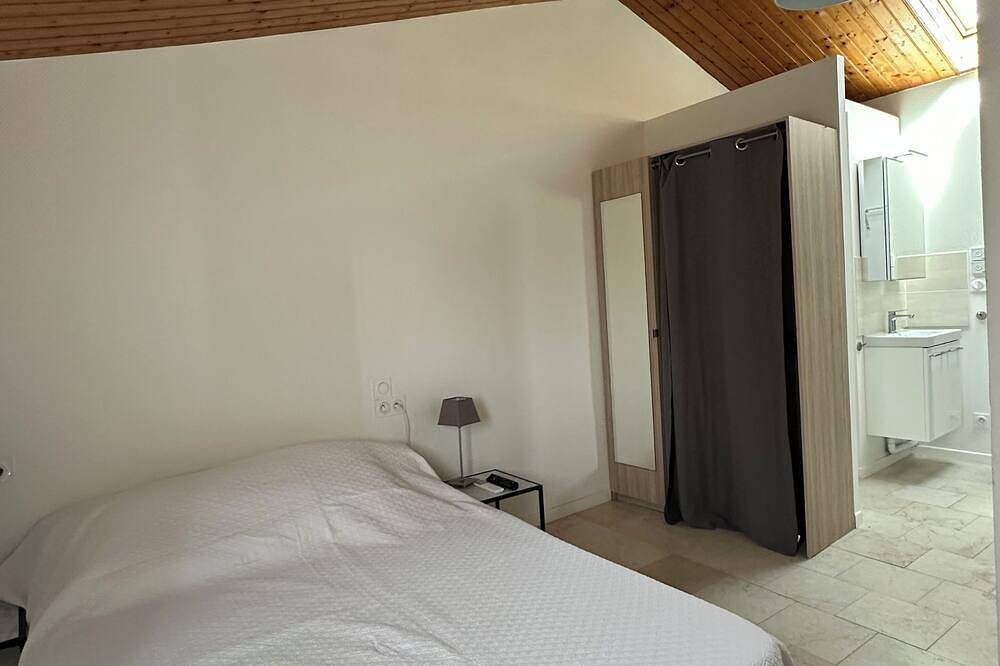 Maison à étage 80 m2, 3 chambres, Sde, Sdb, jardin. plein centre, calme, charme in La Rochelle, Région de La Rochelle