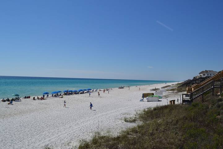 Vacation house for 12 people, with pool and balcony in Rosemary Beach