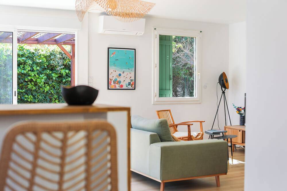 Villa Moderne avec Piscine Privée in La Crau, Toulon regio