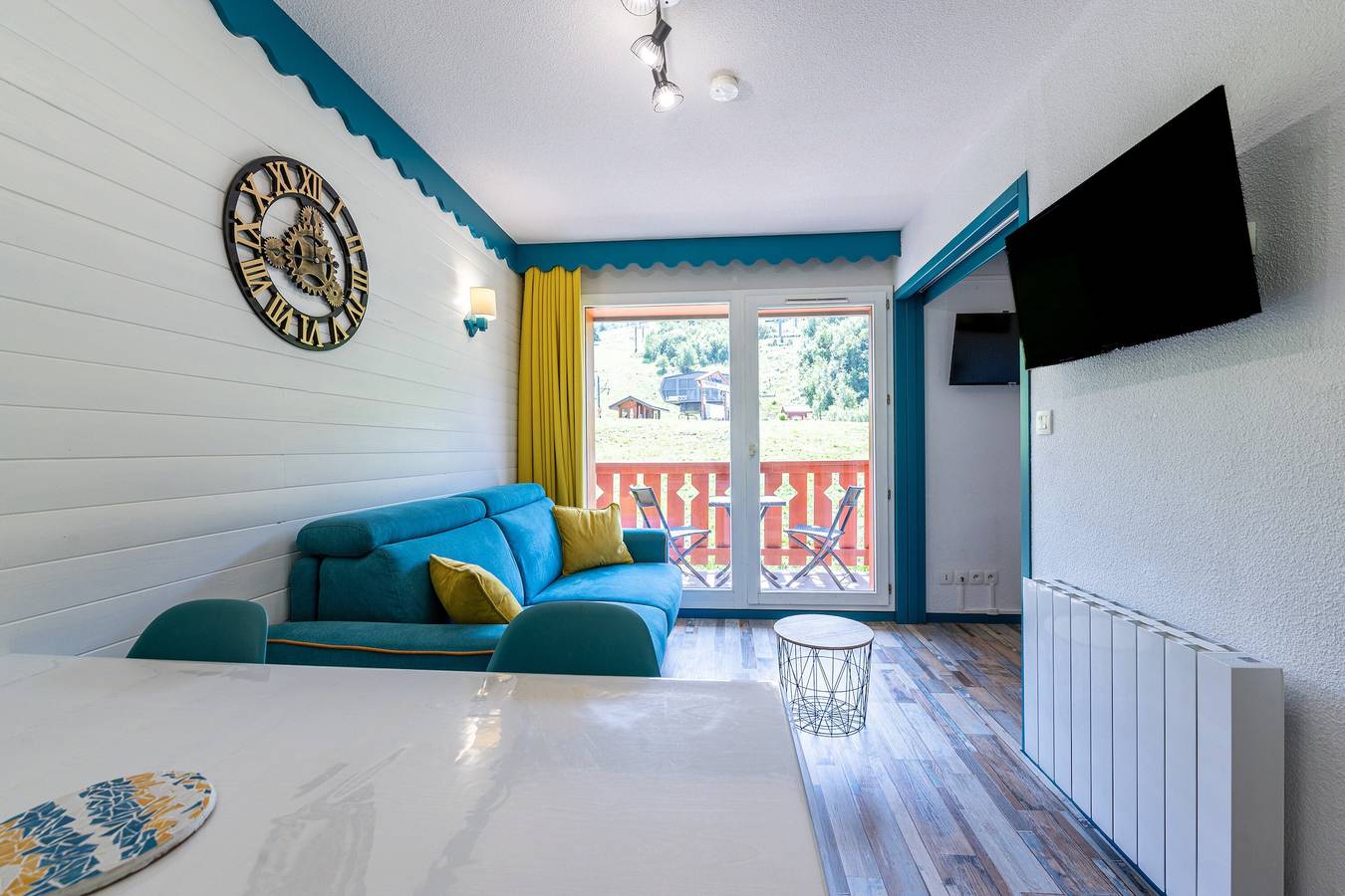 Apartamento entero, Apartamento 'Appartement 4-6 Personnes' con vistas a la montaña, balcón y Wi-Fi in Saint-François-Longchamp, Le Grand Domaine