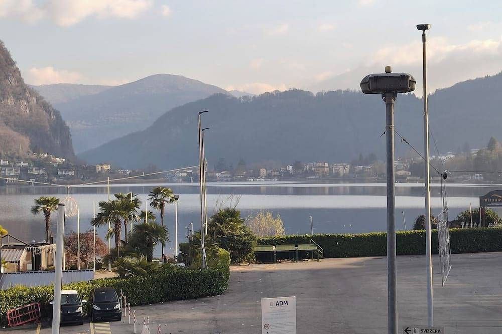 Ganze Wohnung, Lake and Sun House is a comfortable apartment within walking distance of the lake and services in Lavena Ponte Tresa, Luganer See (Lombardei)