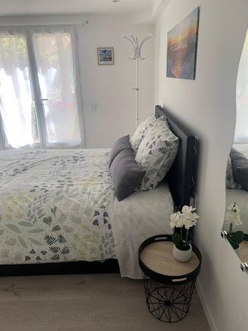 Gîte pour 2 personnes, avec jardin et terrasse à Villepinte