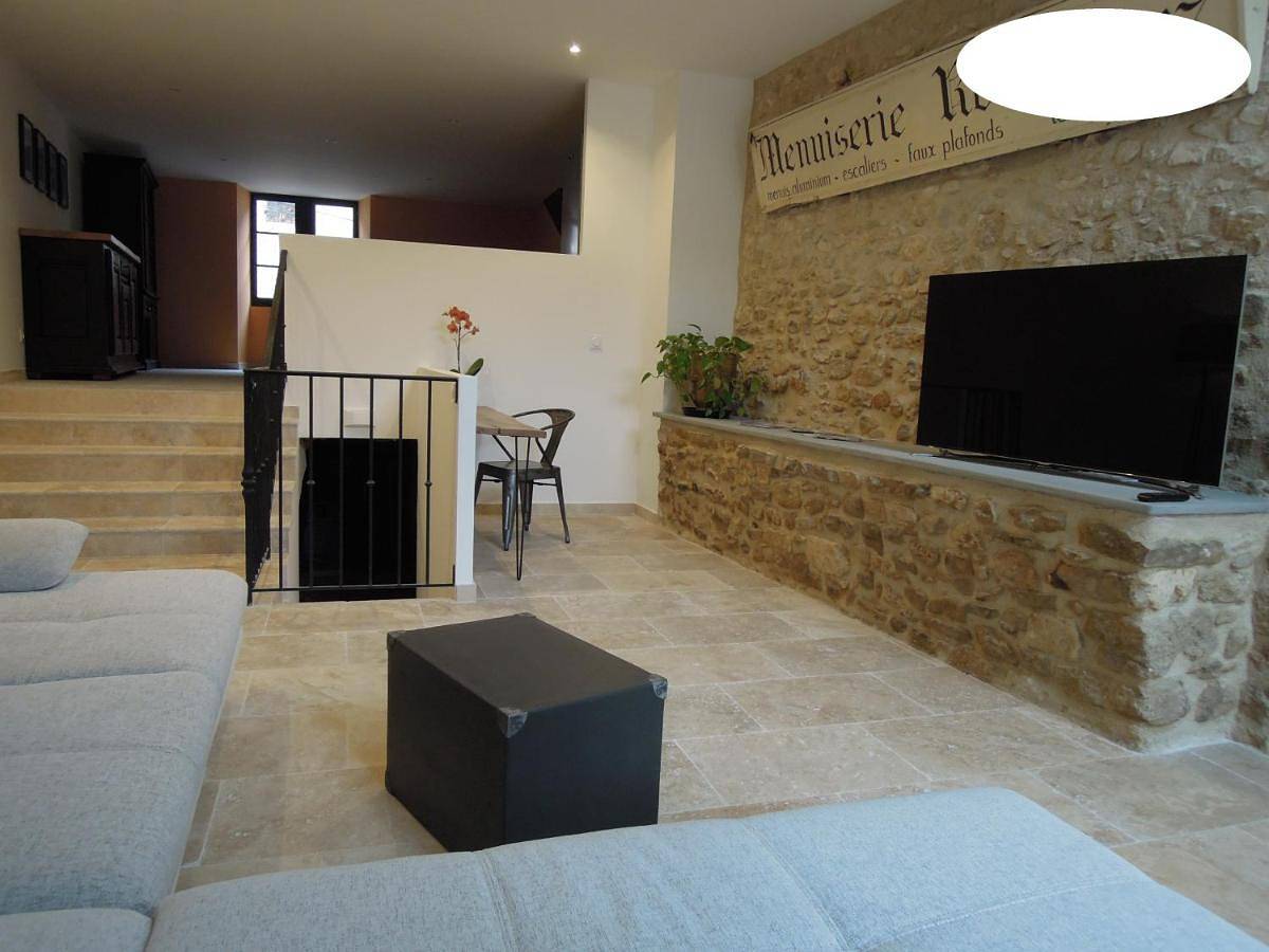 Holiday Home in Céreste, Regionaler Naturpark Luberon