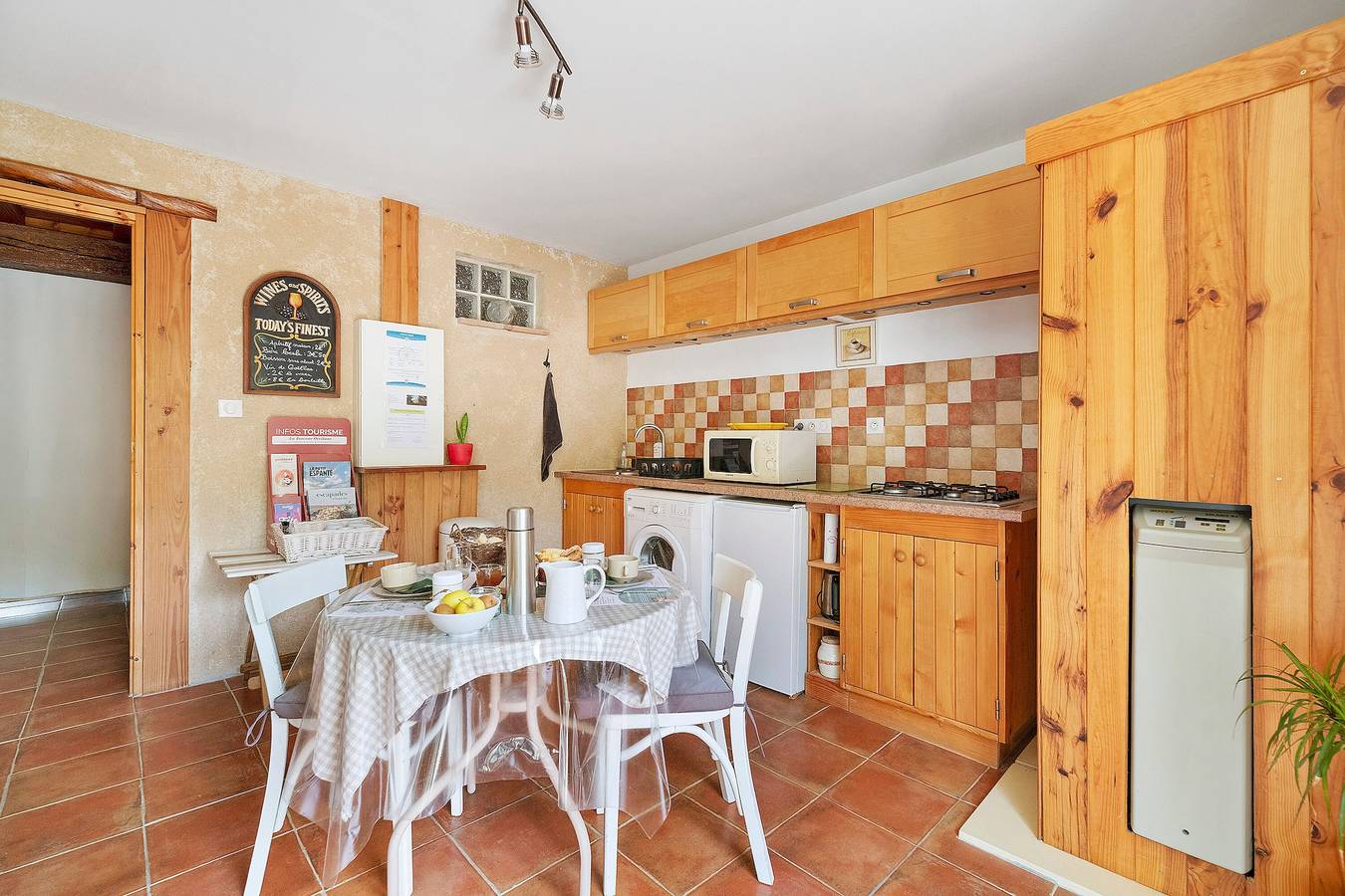 Casa de huéspedes Acacia con terraza y jardín compartidos in Castelnau-de-Montmiral, Región de Albi