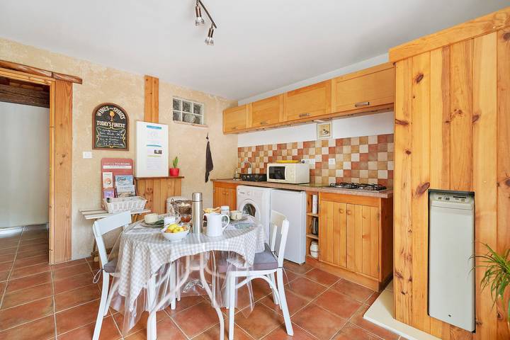 Gästezimmer Acacia mit gemeinsamer Terrasse und Garten in Castelnau-de-Montmiral, Albi und Umgebung