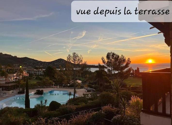 Gîte pour 5 personnes, avec terrasse et piscine ainsi que bassin pour enfant et vue dans Golf De Cap Esterel - 3