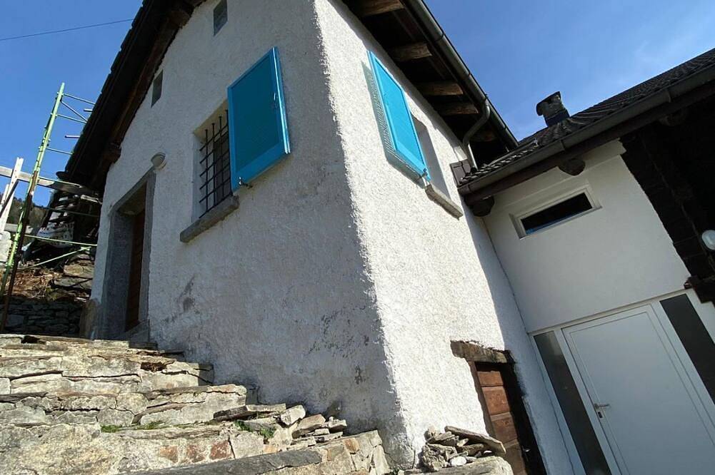 Ganze Wohnung, Dreizimmerwohnung mit Bergblick und Garten (Santorini) in Faido, Lepontinische Alpen