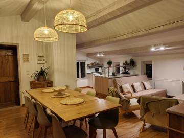 Gîte pour 9 personnes, avec terrasse et jardin à Saumane