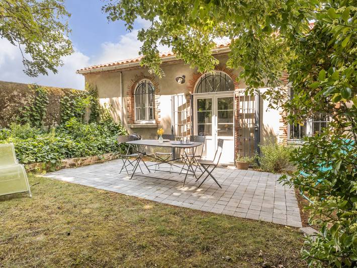 Gîte pour 2 personnes, avec Terrasse et Jardin à Saint-Étienne-de-Montluc