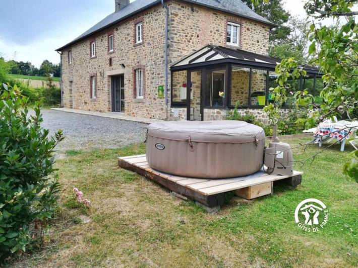 Location de vacances pour 5 personnes, avec jacuzzi ainsi que terrasse et jardin à Andouillé - 2