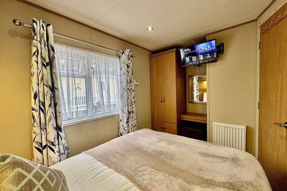 Beach Coast Getaway in South Devon! Hill Views and on site entertainment, in Bigbury-on-Sea, Bigbury on Sea