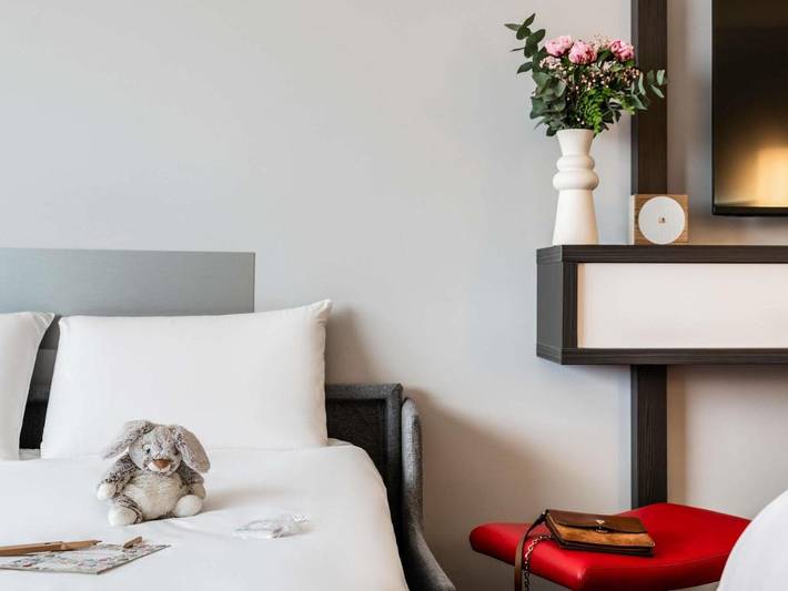 Hôtel pour 5 personnes, avec terrasse et piscine, animaux acceptés à Roissy-en-France - 3