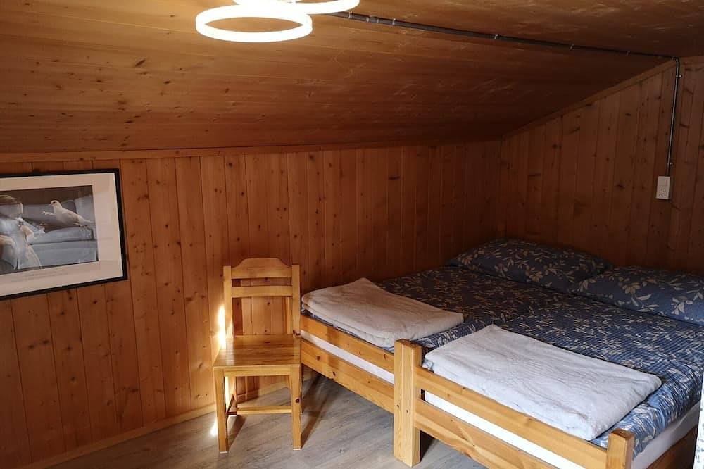 Ganze Wohnung, Dachwohnung in Walserhaus, Balkon, unverbaute Aussicht in Monstein, Davos