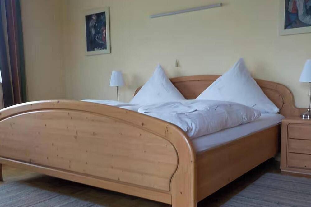 Ganze Wohnung, Großzügige 106-qm-Ferienwohnung mit Terrasse und Garten in Konzell, Ostbayern