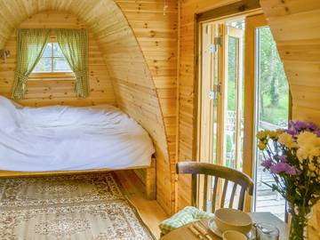 Log Cabin for 2 People in Essex, East of England, Photo 3