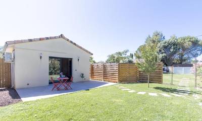 Location de vacances pour 2 personnes, avec terrasse et jardin à La Salvetat-Saint-Gilles