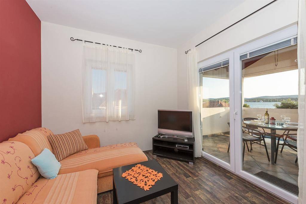 Entire apartment, One bedroom apartment with terrace and sea view Turanj, Biograd A-6177-c in Općina Sveti Filip i Jakov, Zadar
