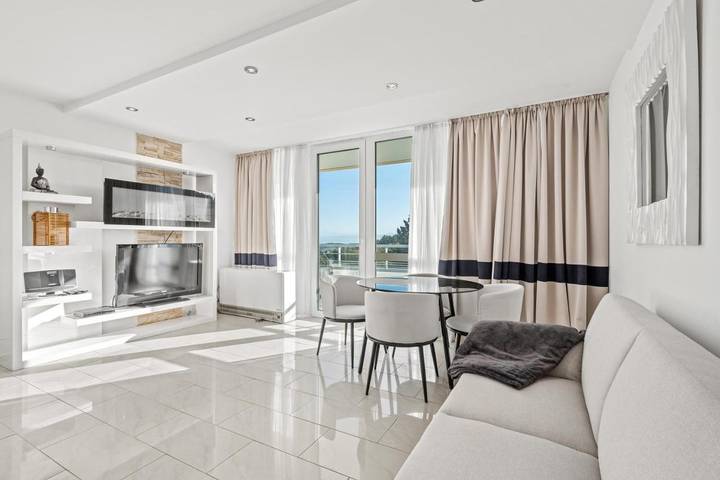 Ferienwohnung für 2 Personen, mit Balkon und Garten sowie Pool und Ausblick