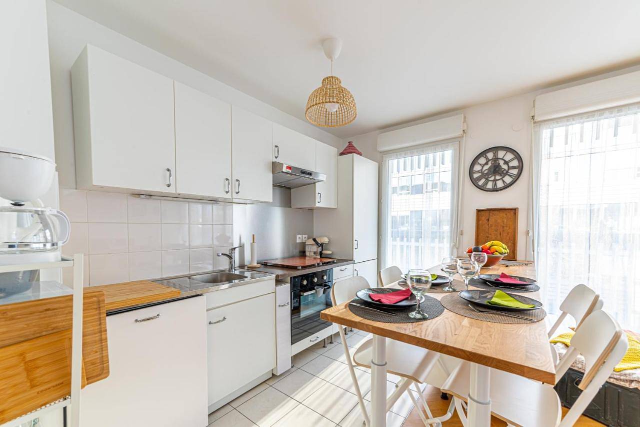 Appartement entier, Two-Bedroom Apartment in Massy, Essonne