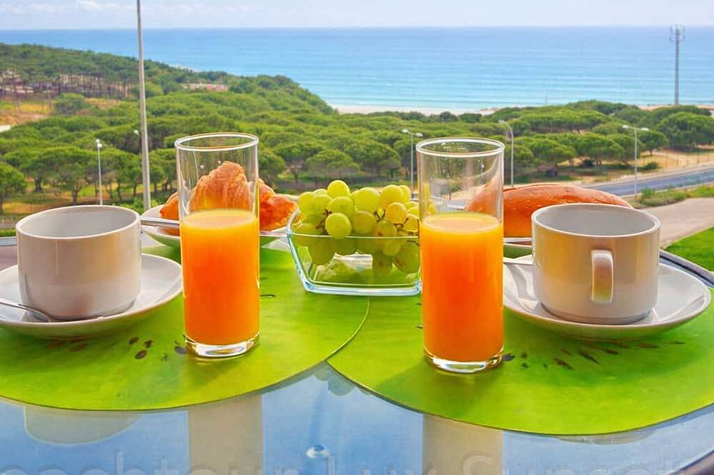 Hel lejlighed, Apt in condominium with pool and magnificent sea view, ideal for families in Ribeira d'Ilhas, Ericeira