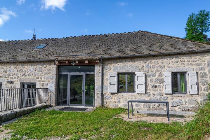Gîte pour 6 personnes, avec jacuzzi ainsi que terrasse et sauna dans le Languedoc-Roussillon