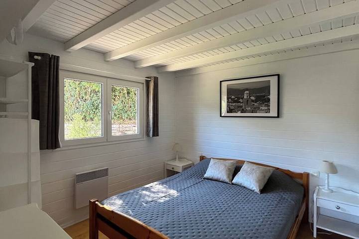 Chalet pour 8 personnes, avec terrasse ainsi que jardin et piscine, animaux acceptés à Gassin - 2