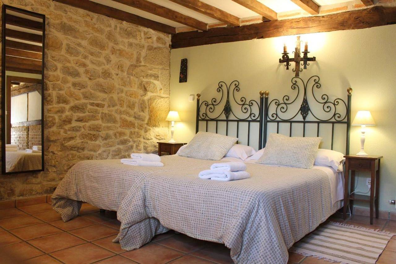 Eight-Bedroom House in Valle de Valdebezana, Cordillera Cantábrica
